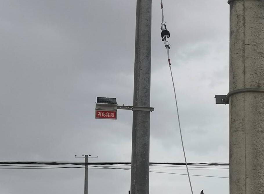 甘肅電力安裝防外破警示牌，為電力防護(hù)增添“保護(hù)傘”